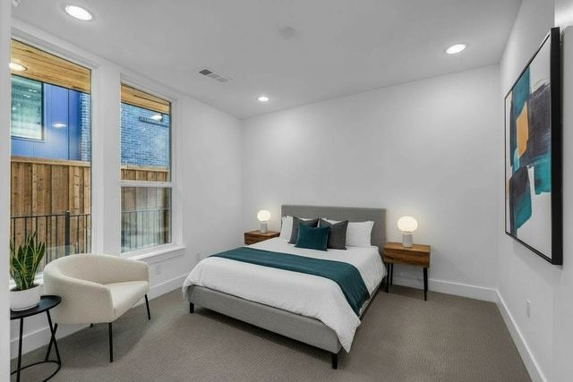 426 W 9th Street, Dallas, TX 75208