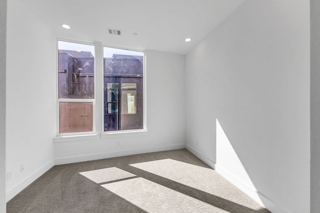 426 W 9th Street, Dallas, TX 75208
