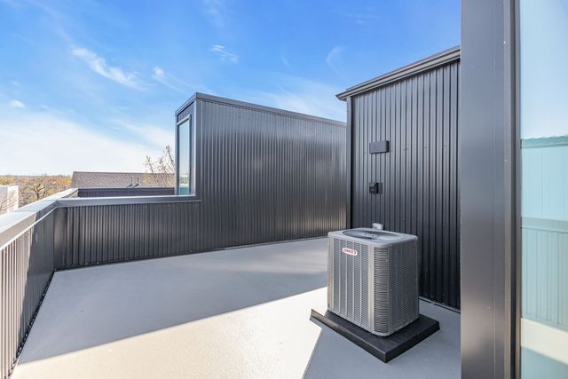 426 W 9th Street, Dallas, TX 75208