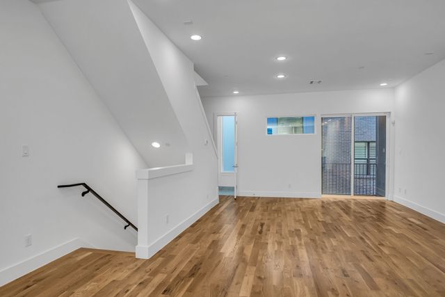 426 W 9th Street, Dallas, TX 75208