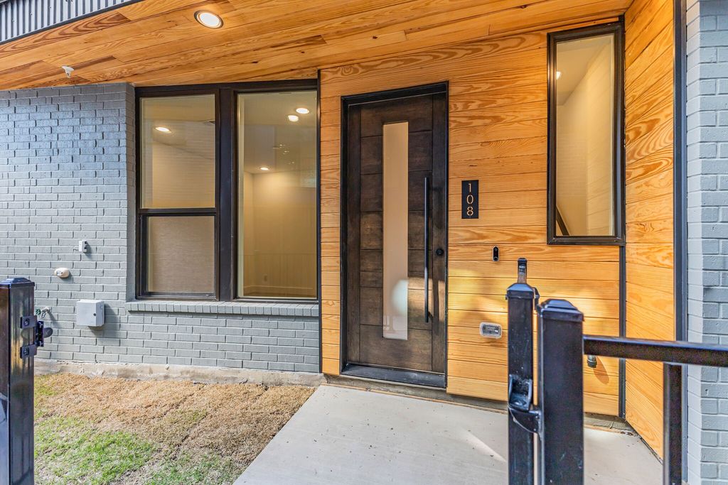 426 W 9th Street, Dallas, TX 75208