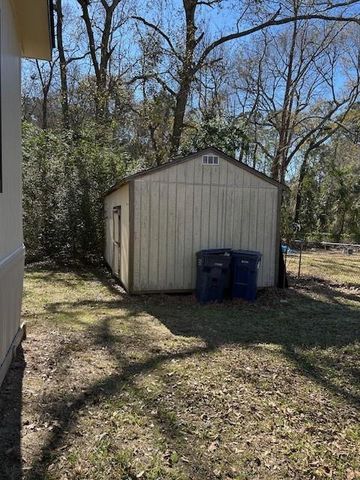 4452 Grand Oaks Drive, Willis, TX 77378