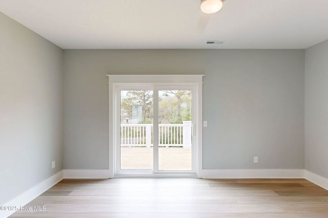 64 Pier View Court, Hampstead, NC 28443