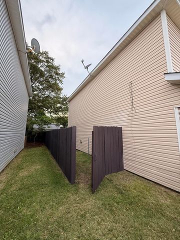 2123 Tom Street, Navarre, FL 32566