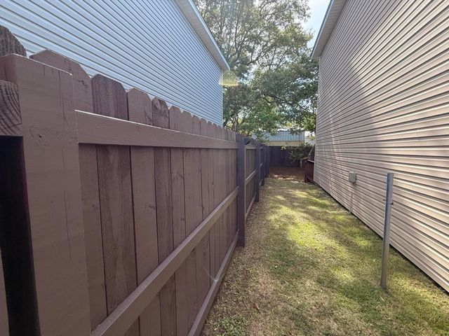 2123 Tom Street, Navarre, FL 32566