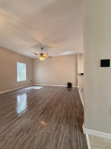 2123 Tom Street, Navarre, FL 32566