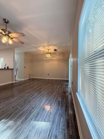2123 Tom Street, Navarre, FL 32566