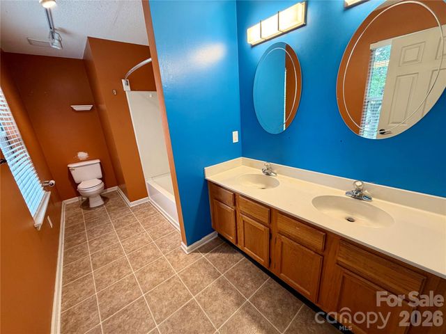 8004 Glencannon Drive, Charlotte, NC 28227