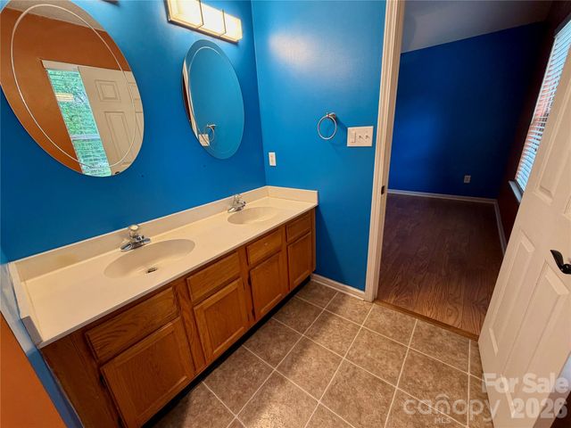 8004 Glencannon Drive, Charlotte, NC 28227