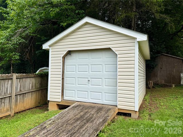 8004 Glencannon Drive, Charlotte, NC 28227