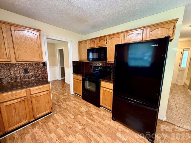 8004 Glencannon Drive, Charlotte, NC 28227