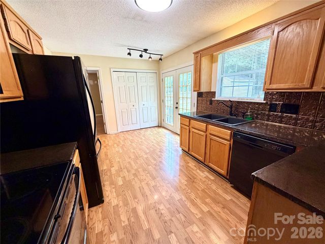 8004 Glencannon Drive, Charlotte, NC 28227
