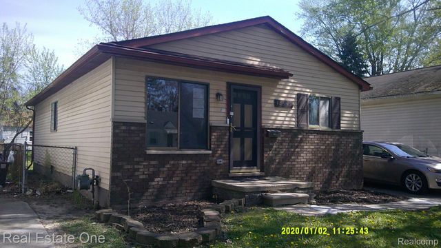 18949 Kenosha Street, Harper Woods, MI 48225