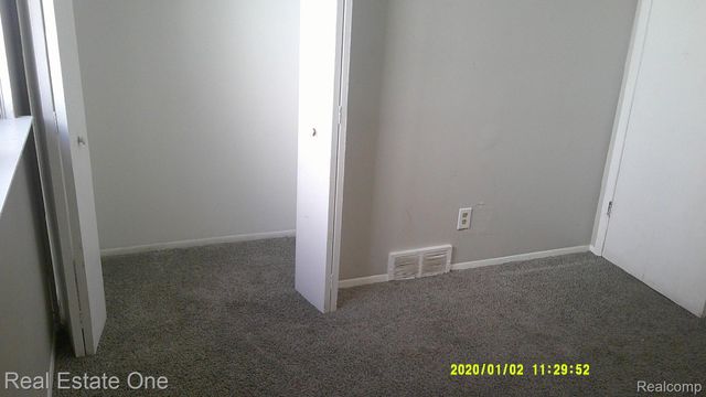18949 Kenosha Street, Harper Woods, MI 48225