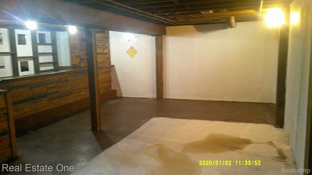 18949 Kenosha Street, Harper Woods, MI 48225