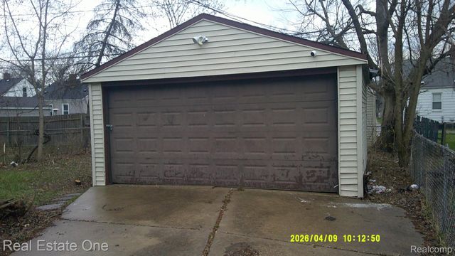18949 Kenosha Street, Harper Woods, MI 48225