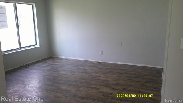 18949 Kenosha Street, Harper Woods, MI 48225