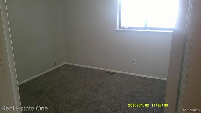 18949 Kenosha Street, Harper Woods, MI 48225