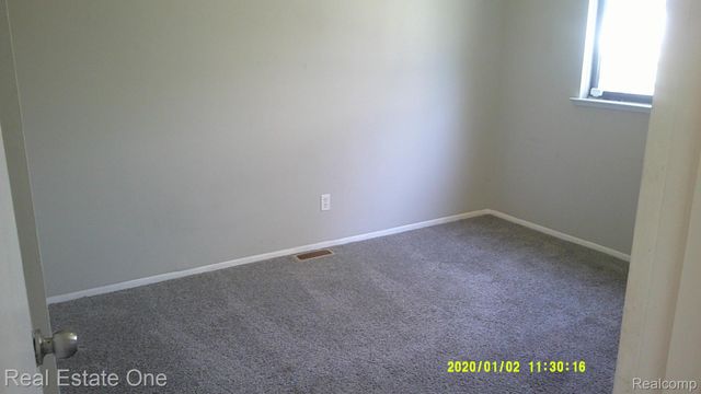 18949 Kenosha Street, Harper Woods, MI 48225