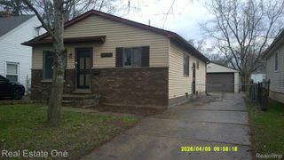 18949 Kenosha Street, Harper Woods, MI 48225
