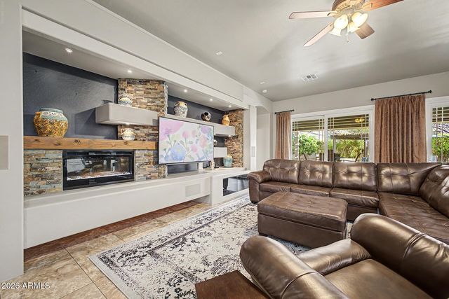521 E MINERAL Road, Phoenix, AZ 85042