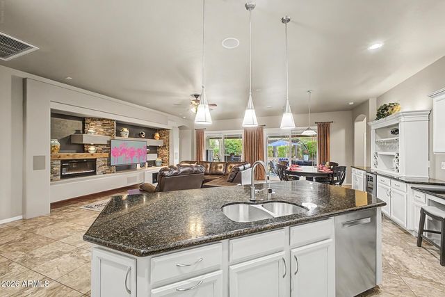 521 E MINERAL Road, Phoenix, AZ 85042