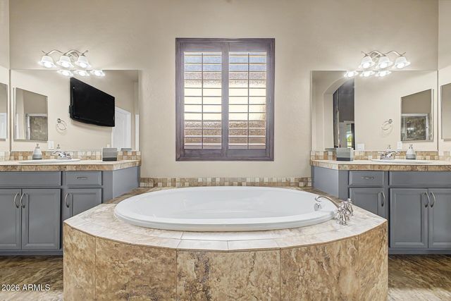 521 E MINERAL Road, Phoenix, AZ 85042