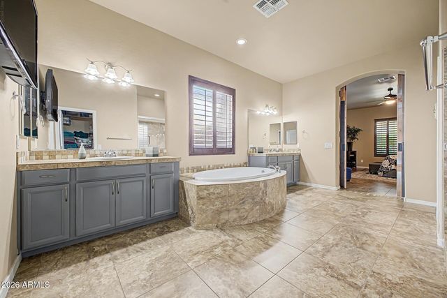 521 E MINERAL Road, Phoenix, AZ 85042