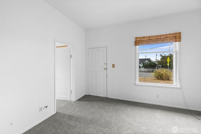 1442 E Whidbey Avenue, Oak Harbor, WA 98277