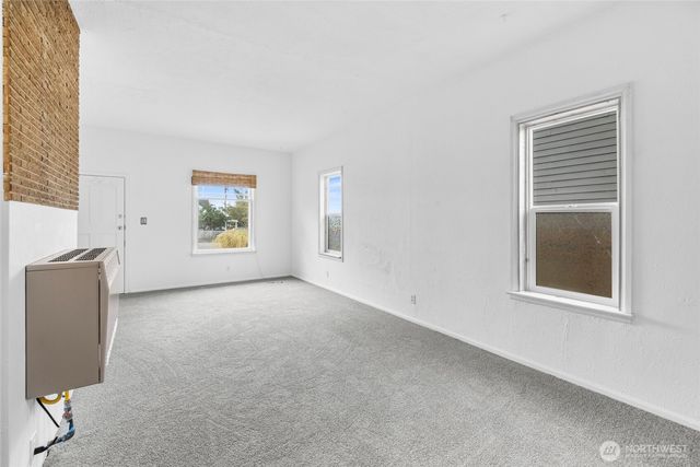 1442 E Whidbey Avenue, Oak Harbor, WA 98277