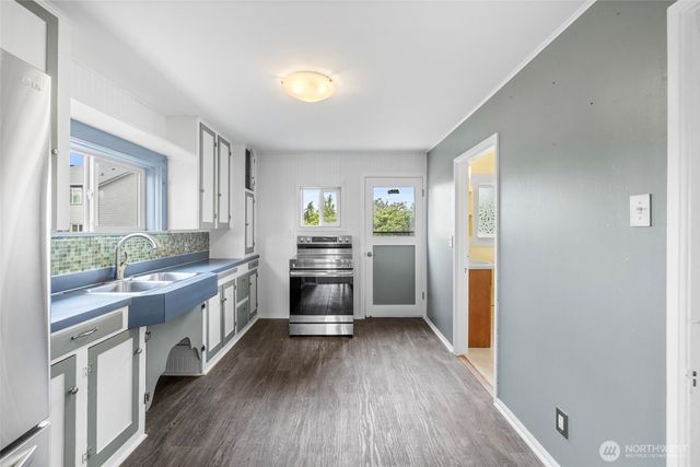 1442 E Whidbey Avenue, Oak Harbor, WA 98277