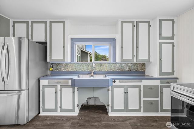 1442 E Whidbey Avenue, Oak Harbor, WA 98277