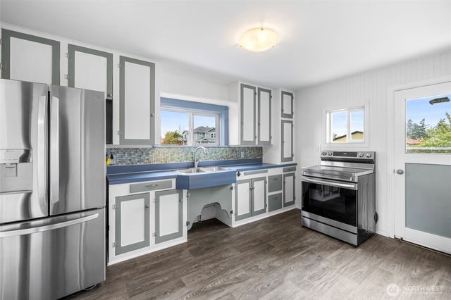 1442 E Whidbey Avenue, Oak Harbor, WA 98277