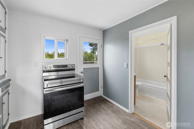 1442 E Whidbey Avenue, Oak Harbor, WA 98277