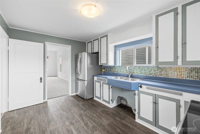 1442 E Whidbey Avenue, Oak Harbor, WA 98277