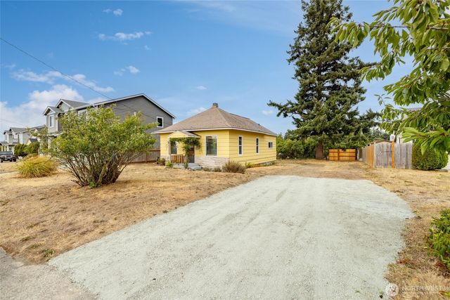 1442 E Whidbey Avenue, Oak Harbor, WA 98277