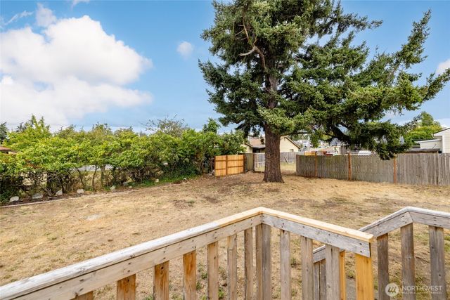 1442 E Whidbey Avenue, Oak Harbor, WA 98277