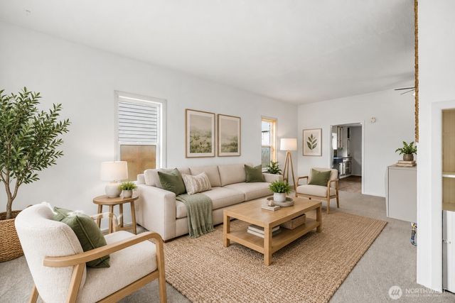 1442 E Whidbey Avenue, Oak Harbor, WA 98277