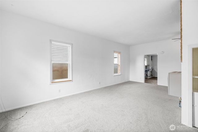 1442 E Whidbey Avenue, Oak Harbor, WA 98277
