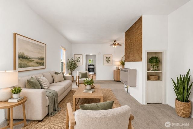 1442 E Whidbey Avenue, Oak Harbor, WA 98277