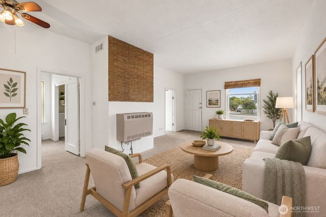 1442 E Whidbey Avenue, Oak Harbor, WA 98277