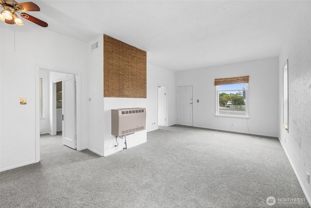 1442 E Whidbey Avenue, Oak Harbor, WA 98277