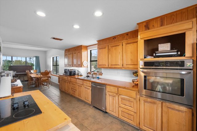128 Keskey Road, Blum, TX 76627