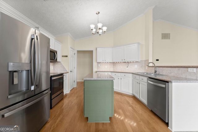 316 Lakeview Bend Circle, Jefferson, GA 30549