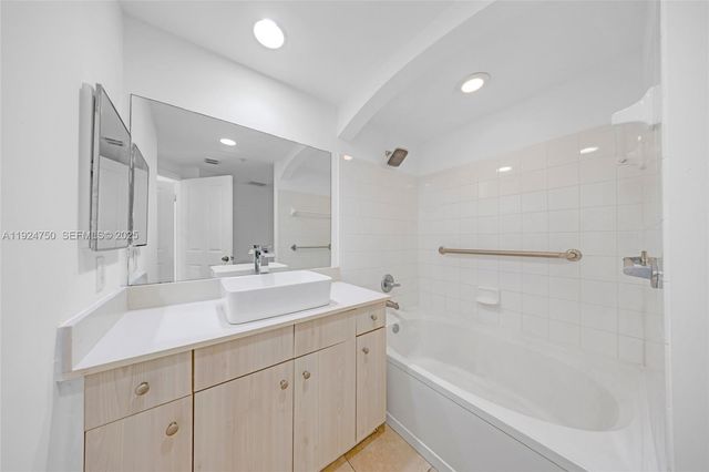 9172 Collins Ave 212, Surfside, FL 33154