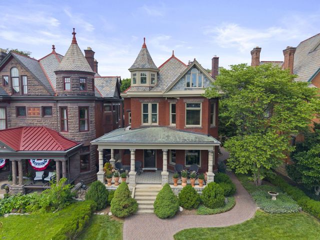 134 Buttles Avenue, Columbus, OH 43215