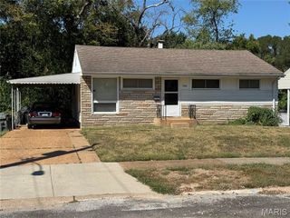 5661 Parchester Drive, St Louis, MO 63121