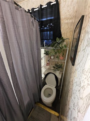 520 E 2nd Ave, Tarentum, PA 15084