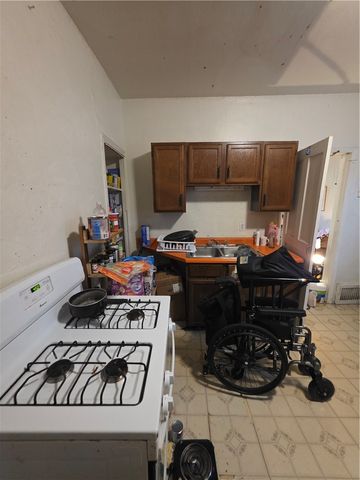 520 E 2nd Ave, Tarentum, PA 15084