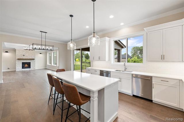 2166 Heidi Dr, Oxford, MI 48370